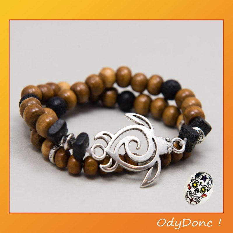 Bracelet Perles Ethnique Tribal – Un Bijou Artisanal avec Pendentif Tortue